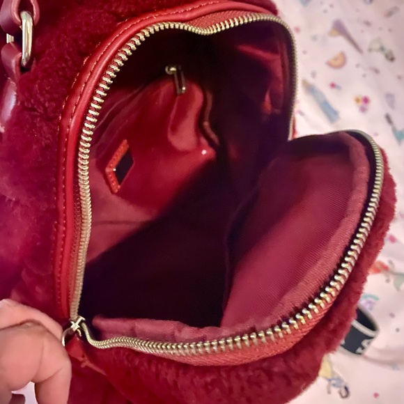 GUESS WINTER COLLECTION FURRY RED - Picture 4 of 5